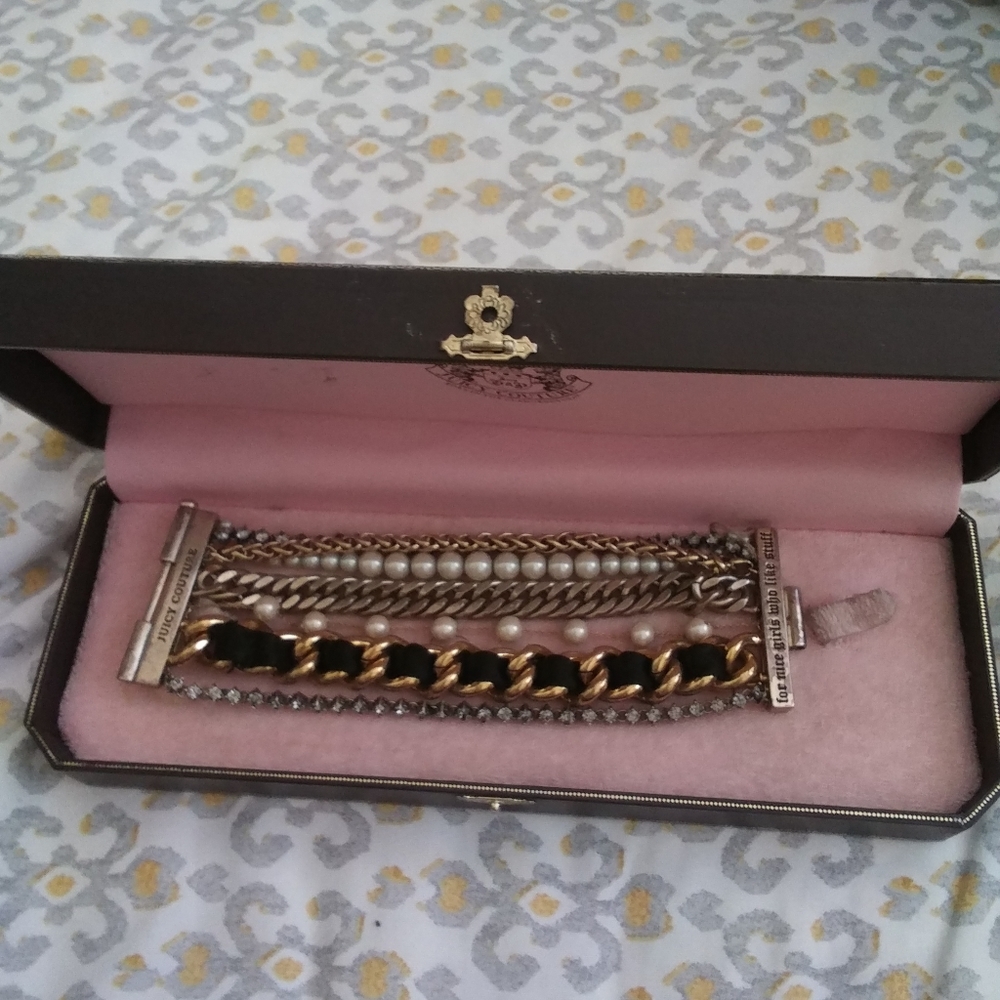 Woman juicy couture Vintage bracelet.